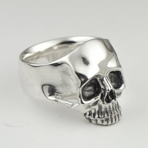 Compact size skull ring. Half skull ring band. Sterling skull band for men. Classic skull ring for women. Pinkie ring. Pinky ring for men.