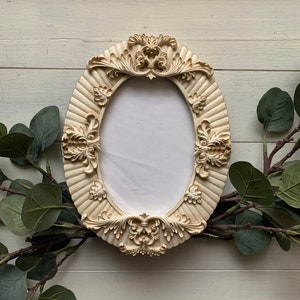 Vintage Ornate Oval 5x7 frame, Empty Photo Frame