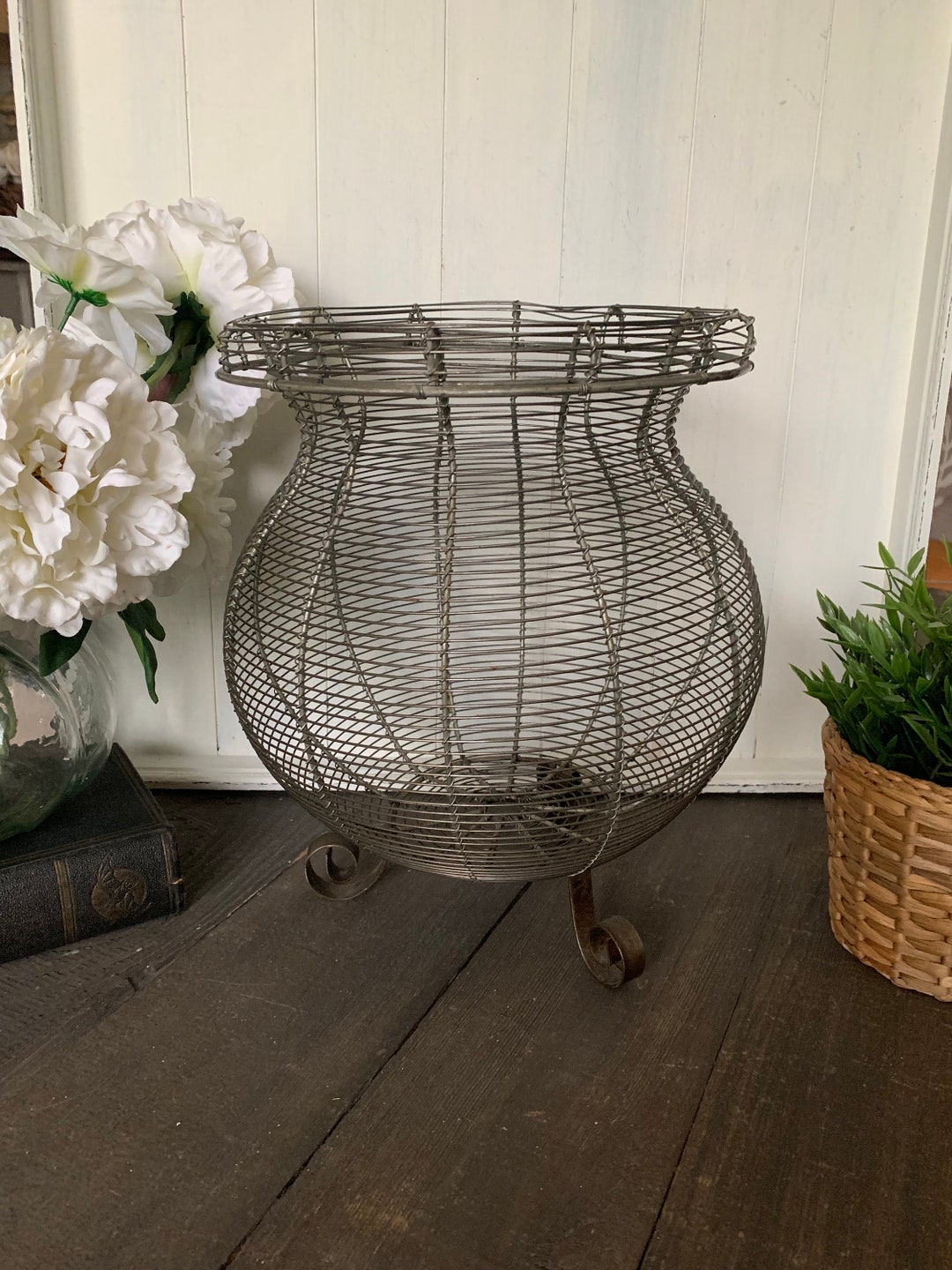 Vintage Wire Metal Basket With Feet Wire Basket Farmhouse Decor Etsy