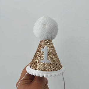 Chapeau de fête d&#39;anniversaire doré et blanc | Chapeau de fête | Chapeau premier anniversaire | Chapeau d&#39;anniversaire | Bonnet à pompons