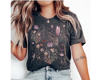 Retro Pressed Flowers Shirt, GIft For Her Boho Wildflowers Cottagecore Shirt, Pastel Floral Shirt, Garden Lover, Oversized Botanical Tee