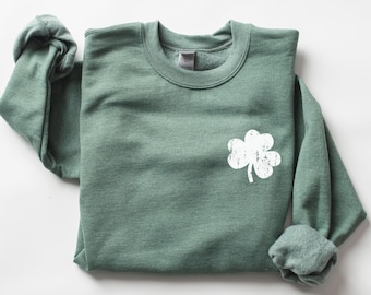 Könnte beinhalten: Ein heidefarbenes Sport-Sweatshirt mit einem weißen, abgenutzten Kleeblatt-Design.