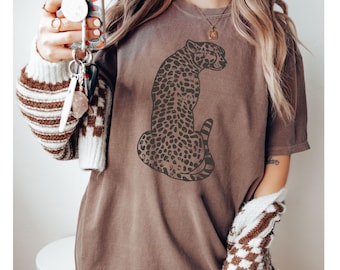 Retro Leopard Shirt, Mothers Day Gift, Mom Shirt, Trendy Mama Shirt, Gift For Her, Cheetah Mama T-Shirt, Cheetah Print, Comfort Colors
