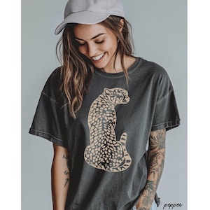 Retro Leopard Shirt, Mothers Day Gift, Mom Shirt, Trendy Mama Shirt, Gift For Her, Cheetah Mama T-Shirt, Cheetah Print, Comfort Colors
