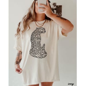 Retro Leopard Shirt, Mothers Day Gift, Mom Shirt, Trendy Mama Shirt, Gift For Her, Cheetah Mama T-Shirt, Cheetah Print, Comfort Colors