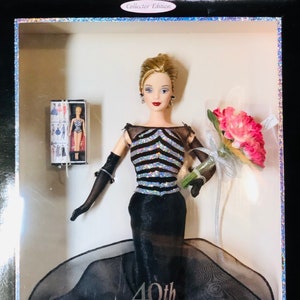 Mattel 40th Anniversary Blonde Barbie 1999 NRFB #7093 New in Box 21384