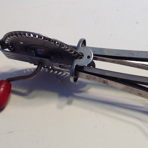Metal Pasty Wheel Pie Crust Edge Crimper Trimmer Cutter Kitchen Utensil Vintage