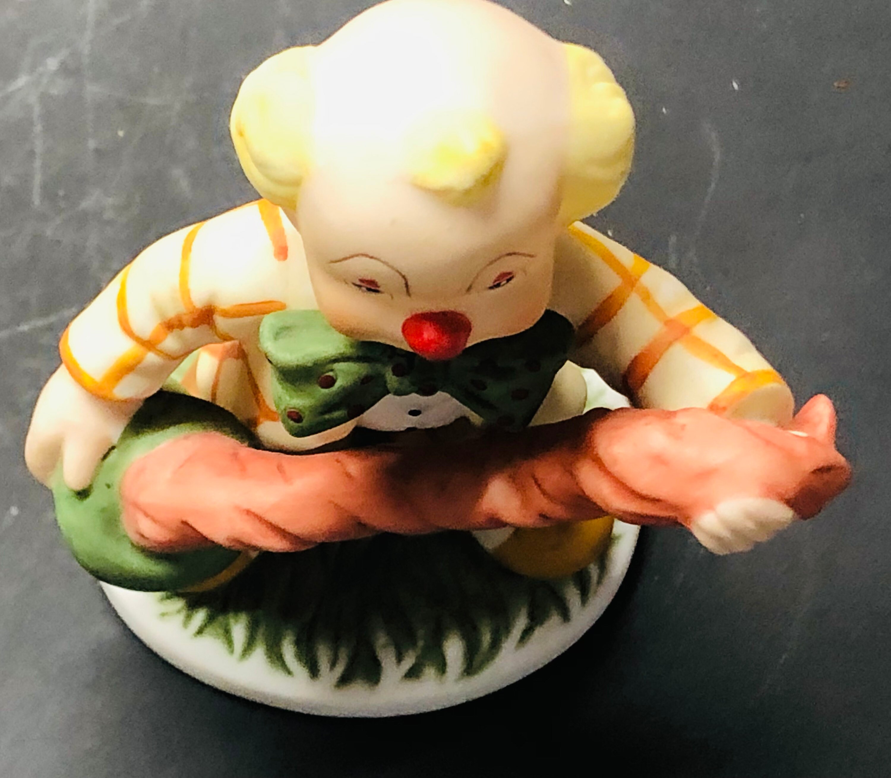 Lefton 10669 Circus Male Clown Pulling Scarf From Hat Figurine