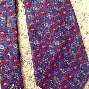 Mens Necktie 100% Italian Silk Geoffrey Beene Blue Red