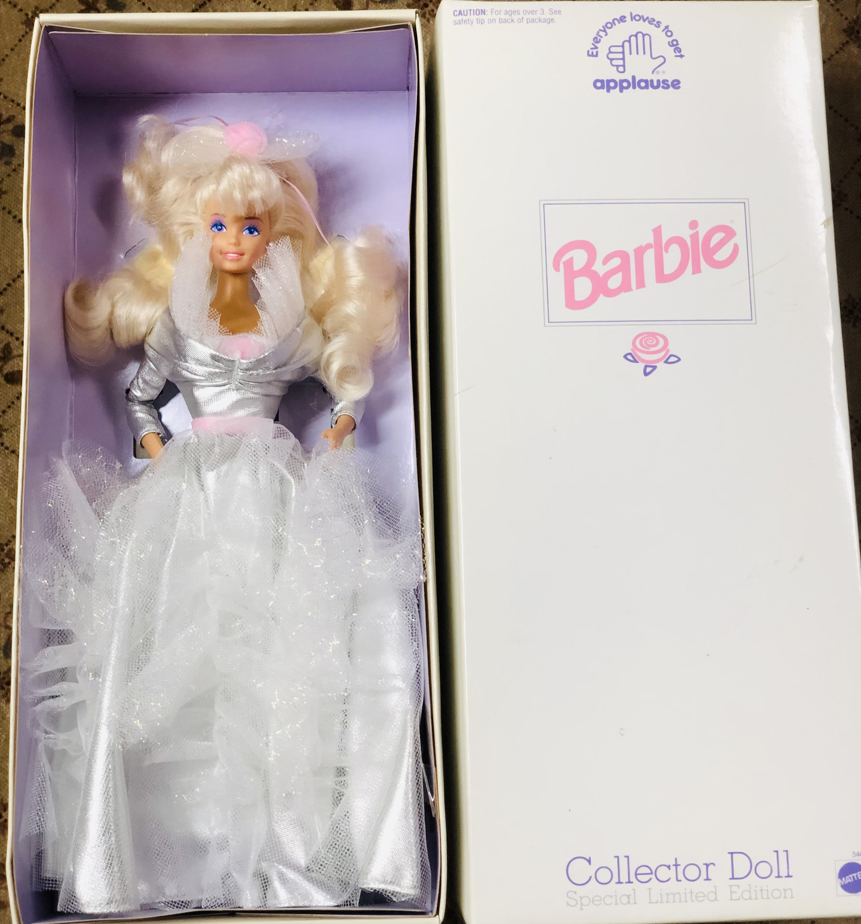 Mattel Everyone Loves to Get Applause Barbie Doll Vintage 1991