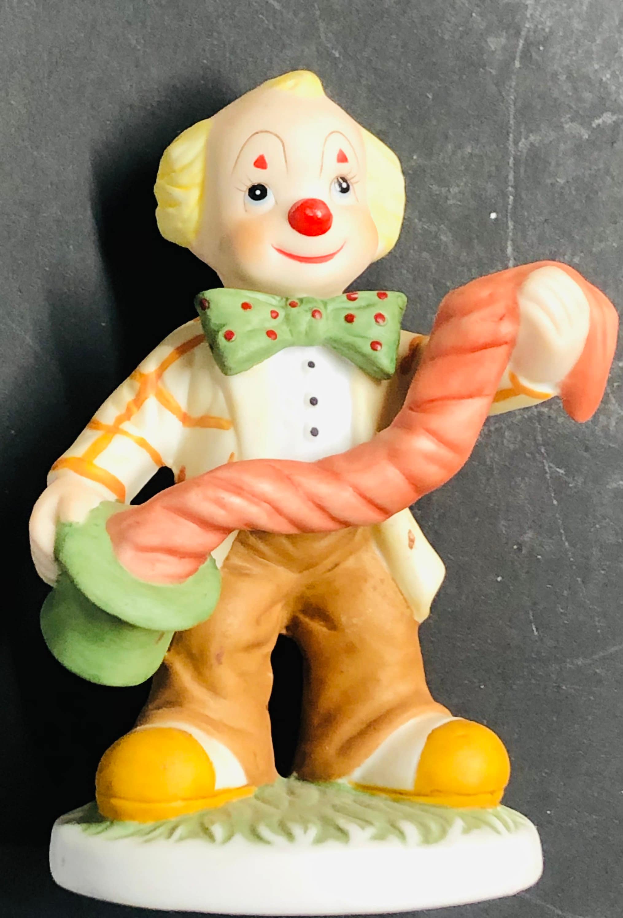 Lefton 10669 Circus Male Clown Pulling Scarf From Hat Figurine