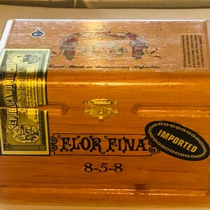 Arturo Fuente 858 Dovetailed Wood Cigar Box Empty No Cigars Hinged Lid