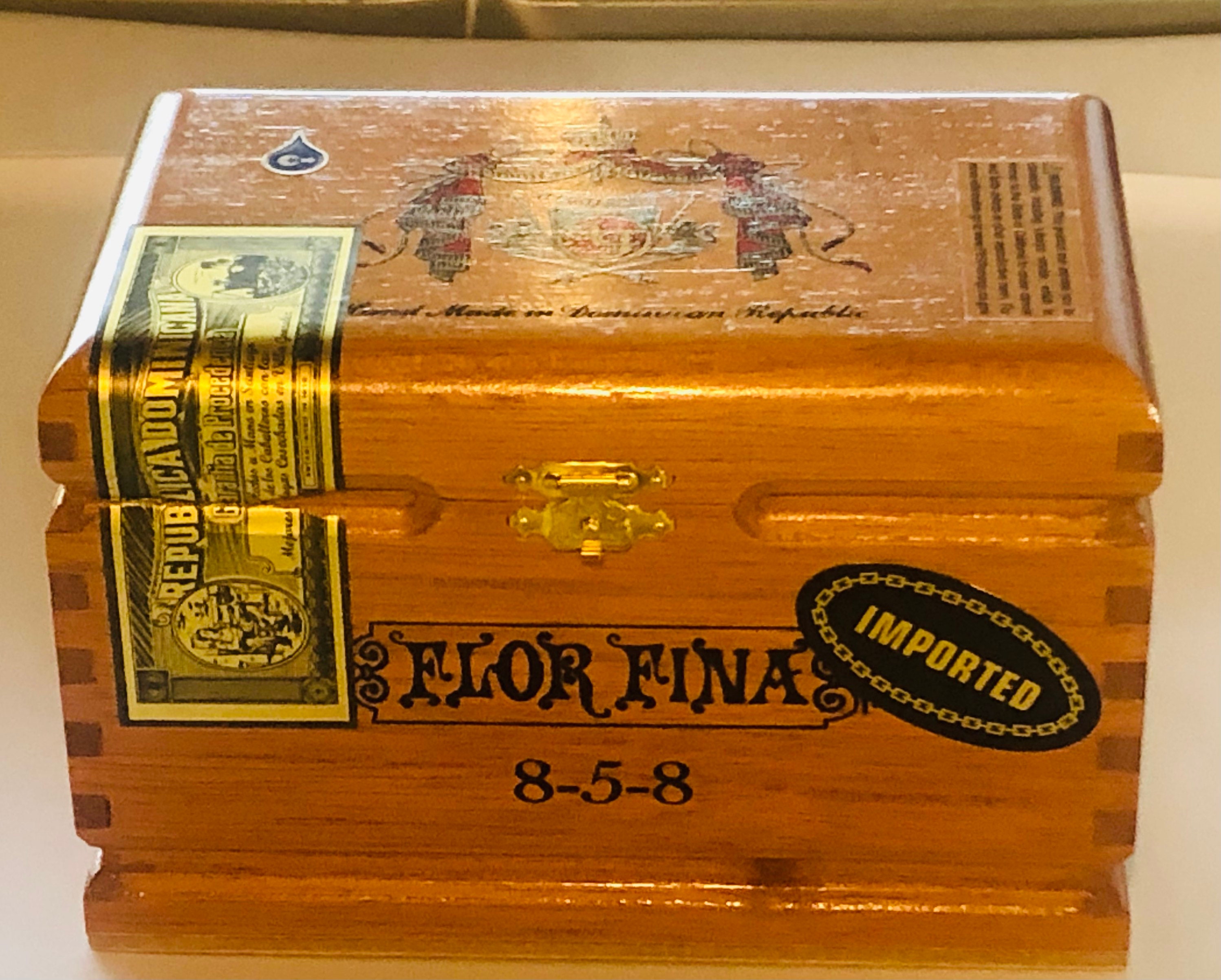 Vintage Empty Wood Cigar Box, Dovetail Corners, Arturo Fuente