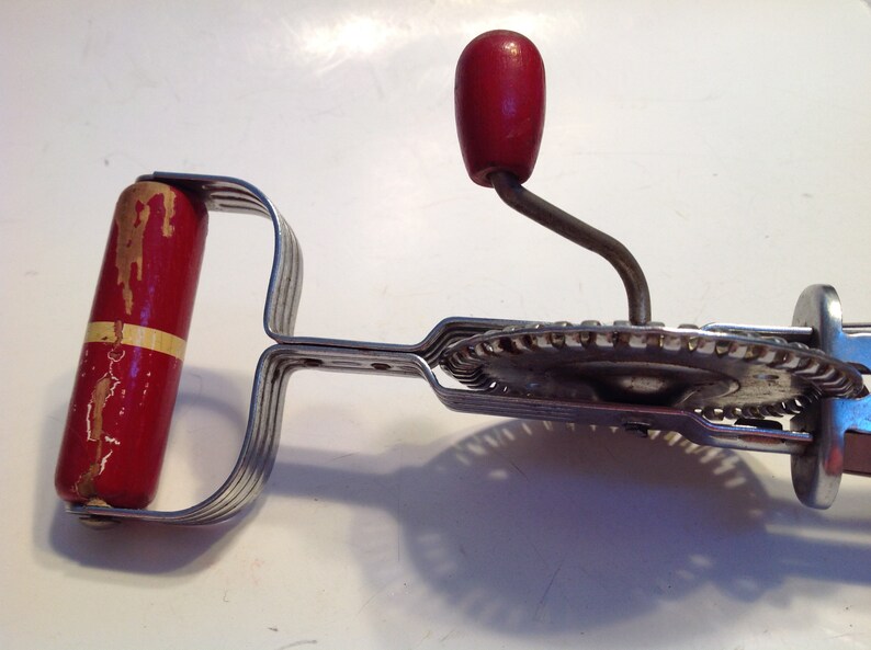 Ekco Eggbeater Vintage Mixer A /& J Hi Speed Made in USA Kitchen Red Wood Handle