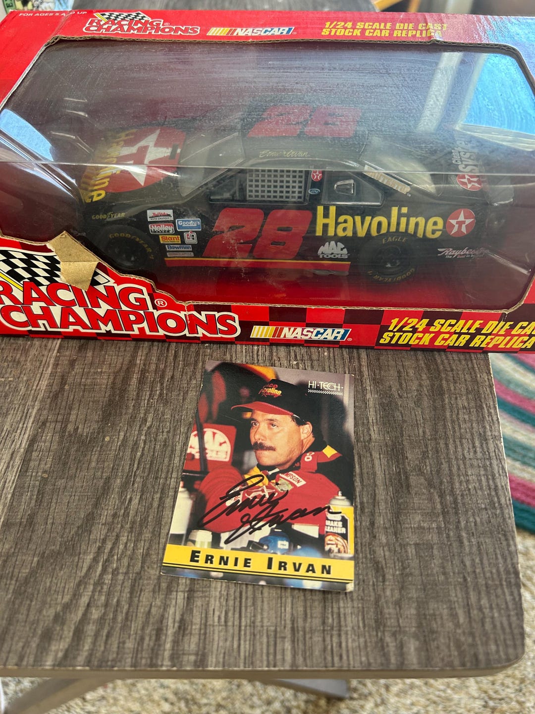 Racing Champions Jeff Gordon 1995 #24 Dupont 1:24 Scale Diecast