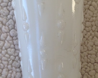 Vintage Milk Glass Teardrops And Pearls Pattern 7” Vase Scalloped Edge