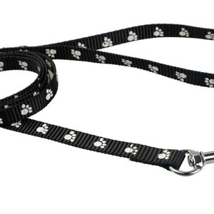 Reflective Dog Leash: Black Nylon with Paw Prints 5&#39; Medium Breed