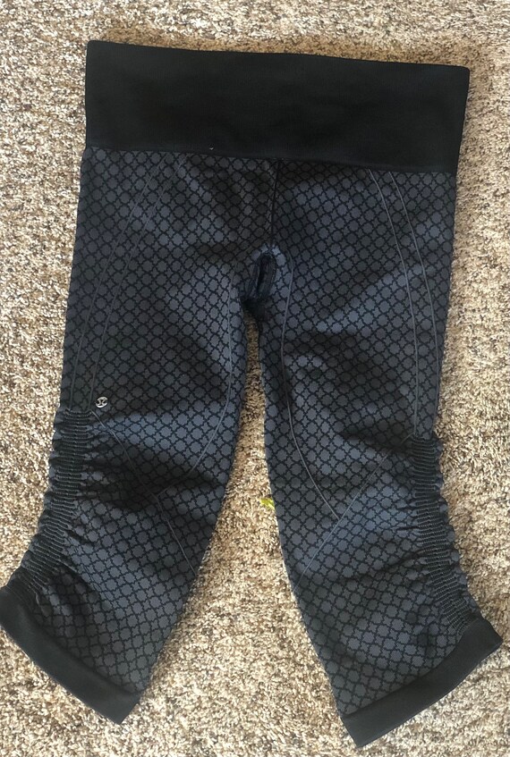 Lululemon Pantalon de yoga court Capri mi hauteur jambe fronc e