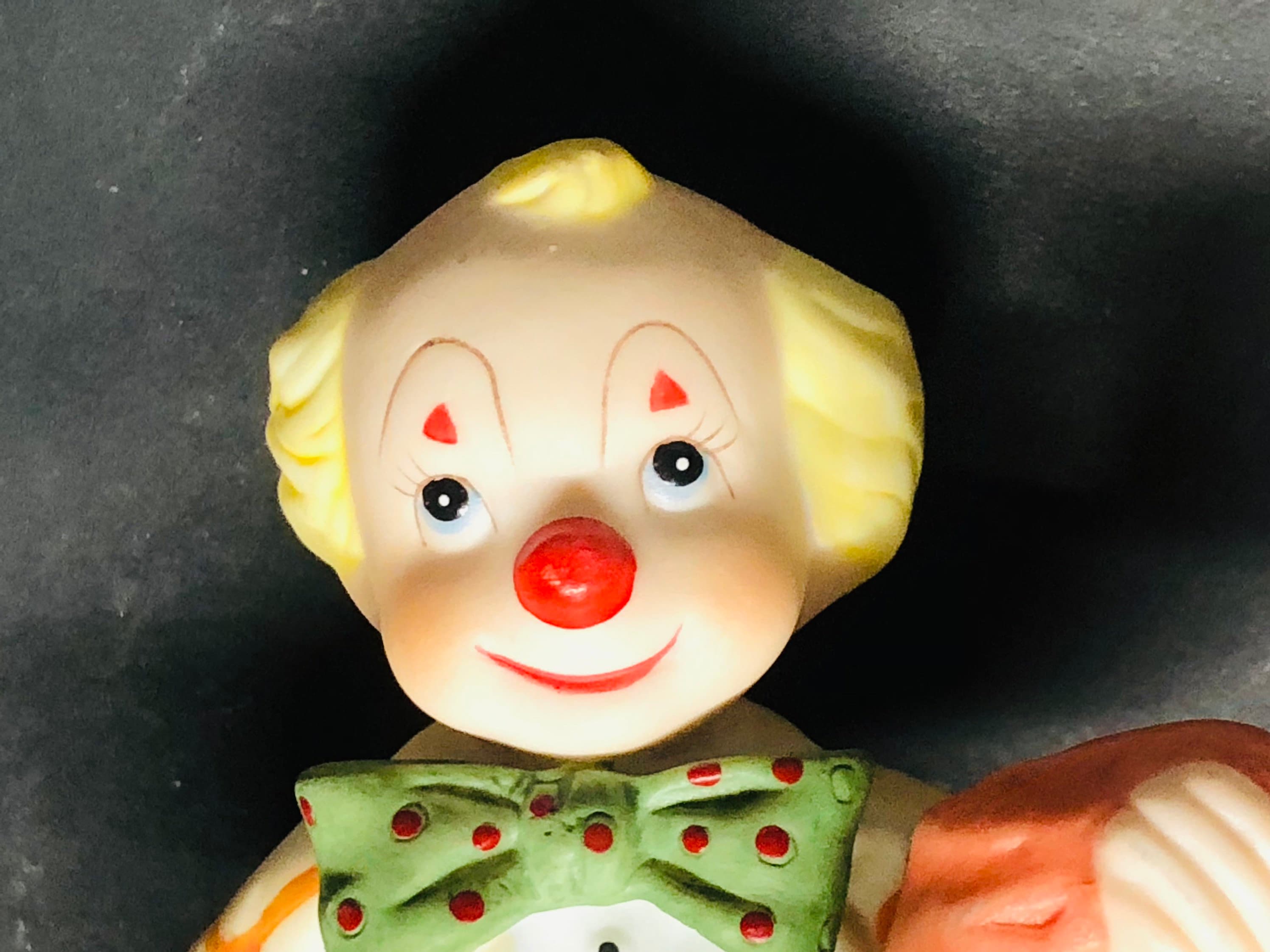 Lefton 10669 Circus Male Clown Pulling Scarf From Hat Figurine