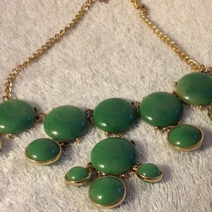 Collar Bibb Gold Setting Jade Green Plastic Burbujas colgantes Vintage