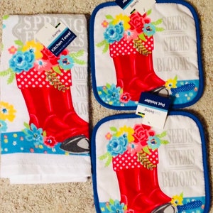 Kökshandduk och grytlappar Set med 3 röda gummistövlar Flowers She Shed