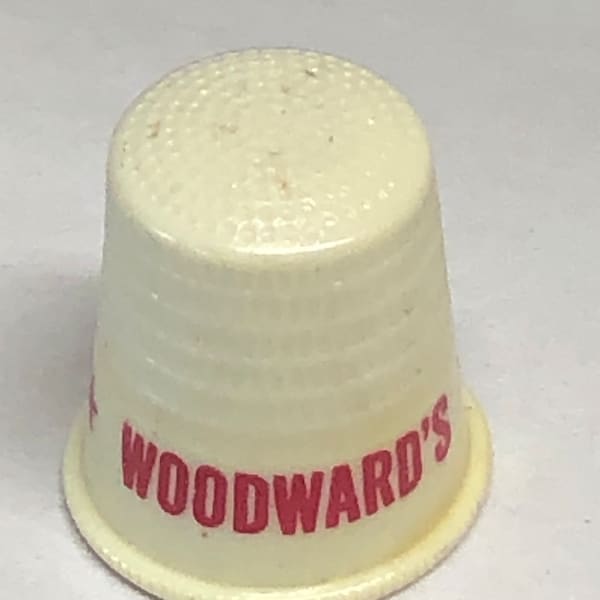 Vintage Sewing Thimble Plastic Advertising Woodwards Quadriga Cloth Dimpled