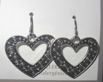 Boucles d’oreilles pendantes coeur argenté hypoallergénique