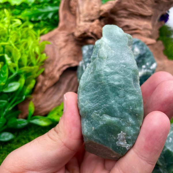 Naturalny zielony jadeitowy kamień surowy Prawdziwy piękny kamień jadeitowy z Afganistanu do leczenia, kolekcjonowania i wyrobu biżuterii
