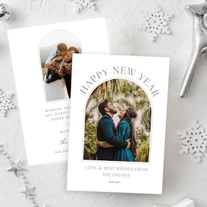 Carte de nouvel an avec arche minimaliste avec modèle photo Carte photo modifiable du nouvel an Modèle de carte de vacances Téléchargement de carte avec photos Canva