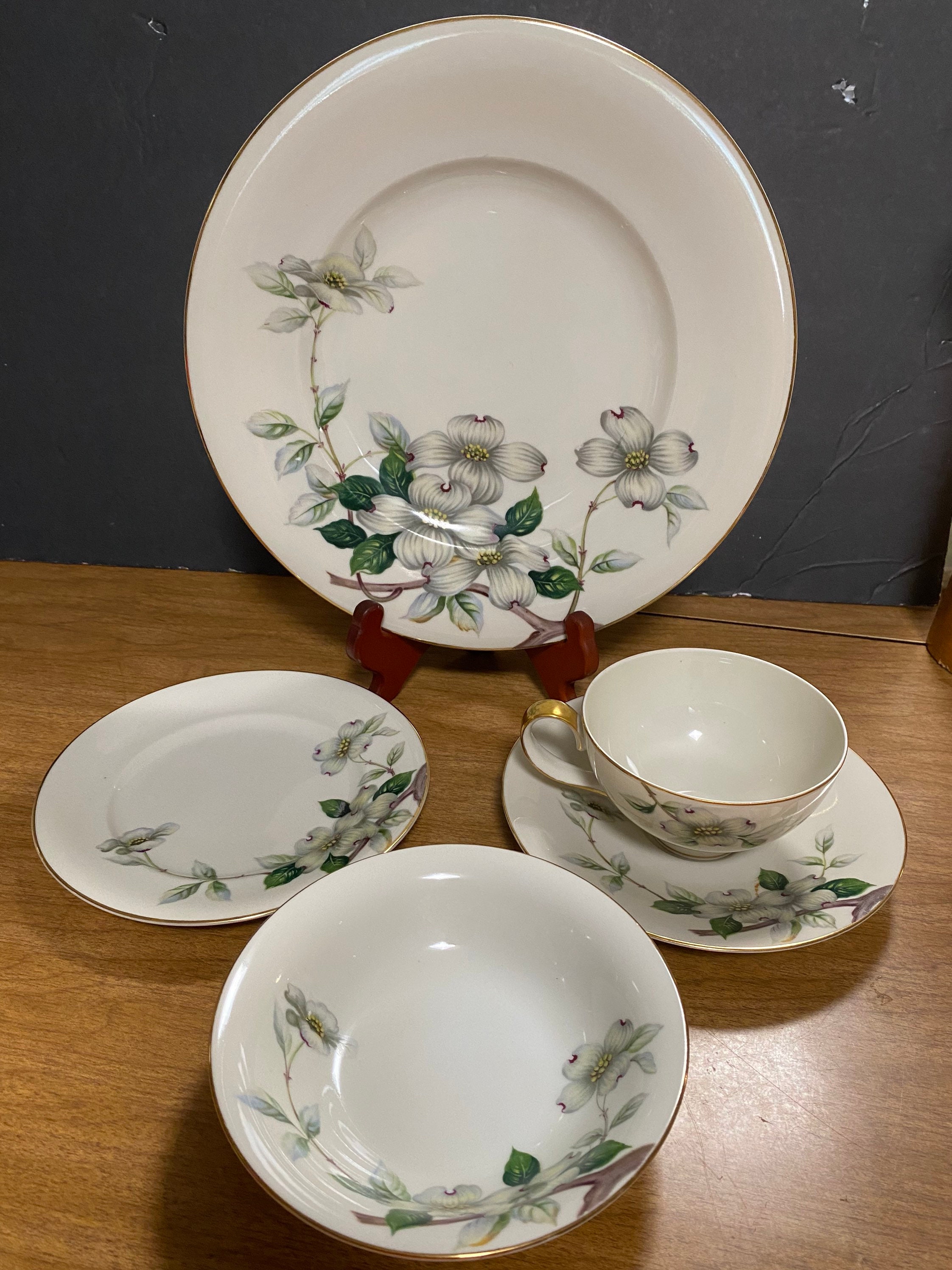 Meito Norleans China Livonia Pattern 5 Piece Place Setting Ivory