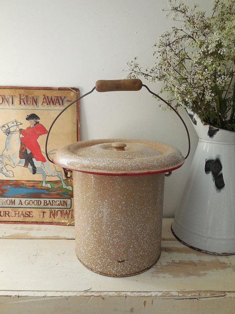 with lid graniteware Lovely vintage French enamel bucket