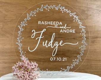 Wedding Cake Topper, Wedding Cake Topper with Script Last Names, Round Wedding Cake Topper Personalized in gold or Rose Gold - 5112