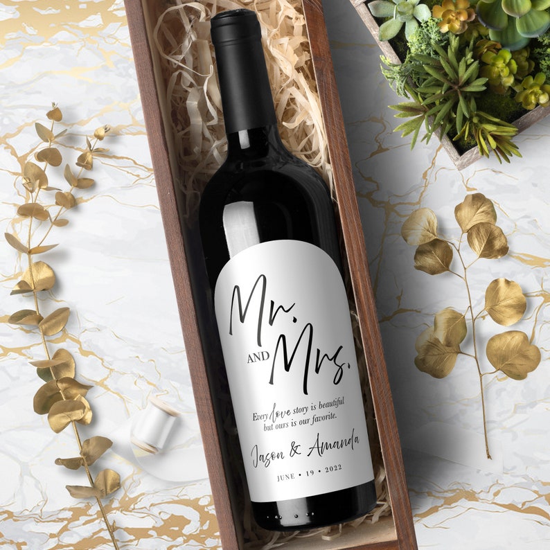 Mr & Mrs Wine Bottle Labels for Wedding, Wedding Wine Bottle Labels for The Bride and Groom 6943 Arch WHT w/ BLK Text