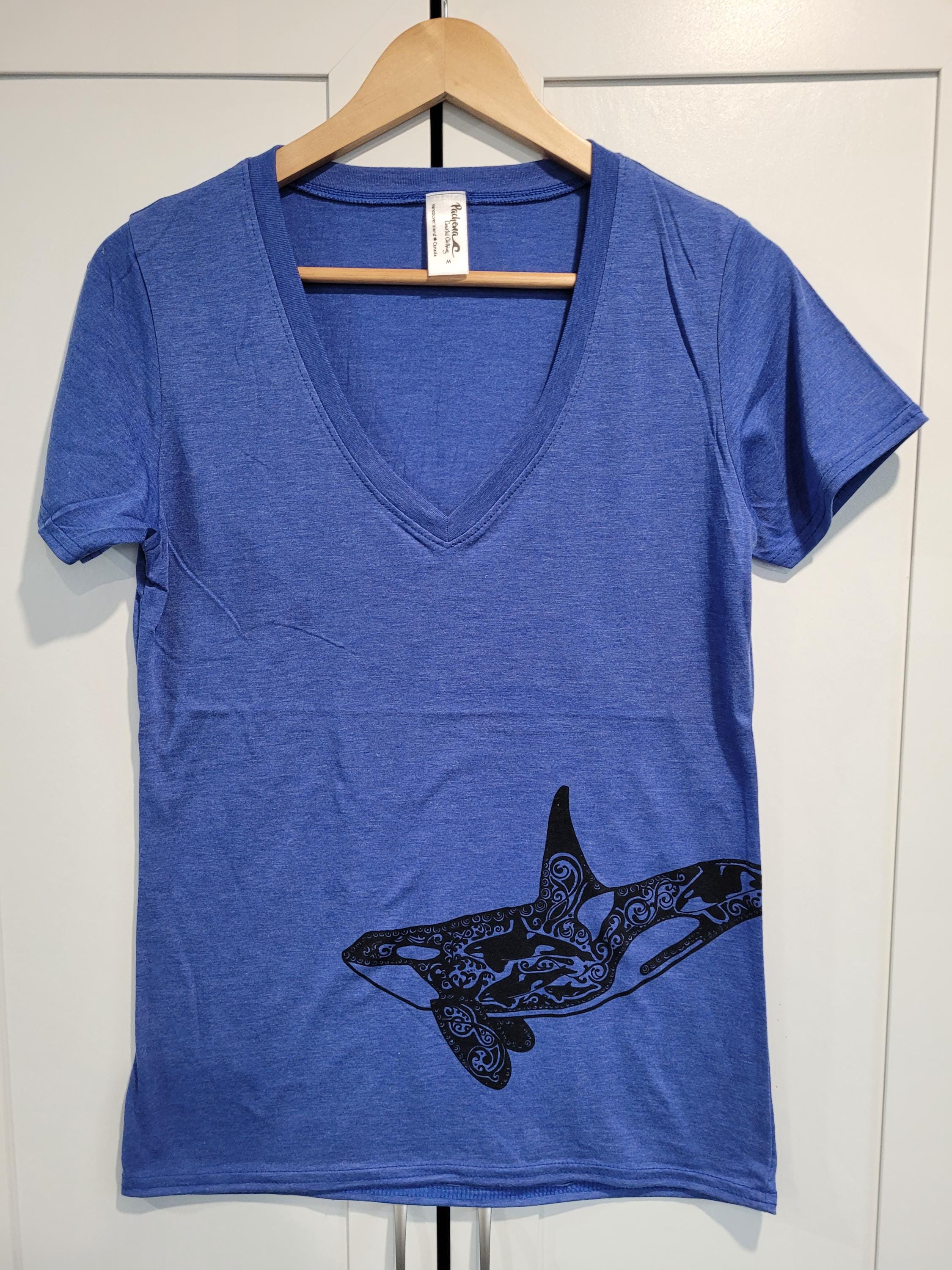 Camiseta de cuello en V de mezcla de bambú: Orca Design, fabricada en Canadá