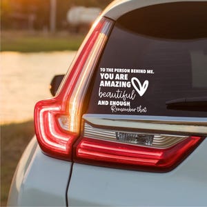 Pour la personne derrière moi, vous êtes incroyable, belle et assez - vinyle de voiture - positif - vitre - carrosserie - autocollant de pare-chocs - étiquette - décalcomanie