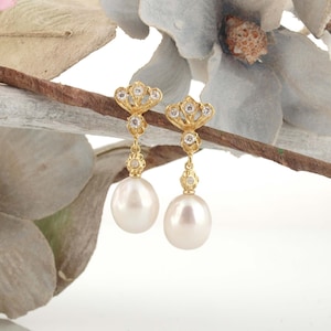 Pearl vintage earrings, bridal gold pearl earrings,bridal victorian pearl earrings,wedding jewelry,wedding earrings,antique pearl dangle.