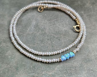 Naszyjnik z pereł nasiennych ze złota 14k, choker w kształcie serca z opalu laboratoryjnego