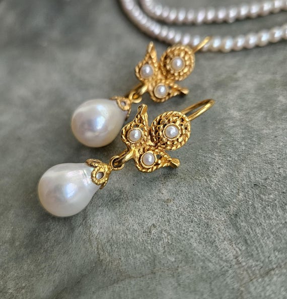 Bridal vintage pearl earrings,wedding vintage gold pearl earrings, solid yellow gold pearl dangle,unique bridal earrings,victorian earrings