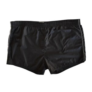 Vintage zwarte glanzende shorts uit de jaren 80, nylon gevoerde zwembroek jaren 80, maat XL