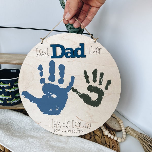 Worlds Best Dad Round Hanger Sign, Fathers Day sign DIY Kit, Gift for Grandpa or Dad with kids names, Handprint sign for dad and papa