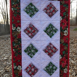 tafelloper, dressoir sjaal, gewatteerde loper, huisverwarming cadeau, gastvrouw cadeau, bruids douche cadeau, winter, sneeuwvlok, tafelmat
