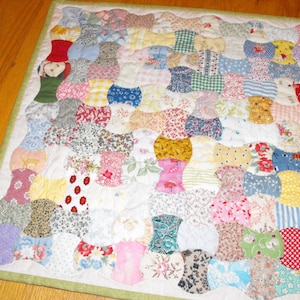 Apple Core quilt  housewarming gift  hand quilted  English Paper pieced  patchwork quilt  small  table topper  country chic  traditional