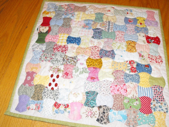 Apple Core quilt  housewarming gift  hand quilted  English Paper pieced  patchwork quilt  small  table topper  country chic  traditional