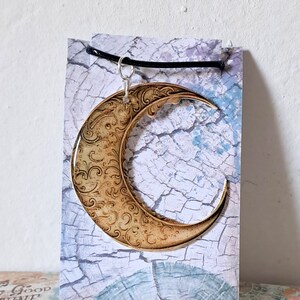 Collana luna resina carta oro