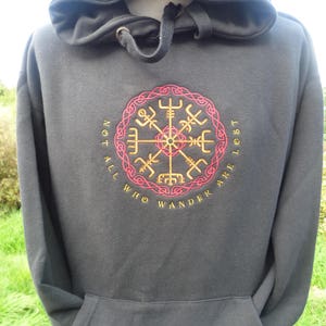 Viking Vegvisir Hoodie, BLACK Norse Compass, Vegvisir Sweater, IJslandse Runen, XS 5XL, Staves, Nordic, viking kompas afbeelding 2