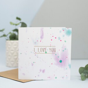 Tarjeta de aniversario con texto "Te amo" en acuarela con láminas de oro, tarjeta romántica abstracta metálica de lujo, tarjeta de felicitación moderna pintada a mano con cuadrados, especial