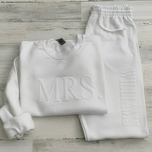 Mr and Mrs Sweatshirts, Bridal Shower Gifts, Mrs Custom Wedding Gift, Joggers Couples, Honeymoon Outfit, Embossed Mr and Mrs Tracksuit,