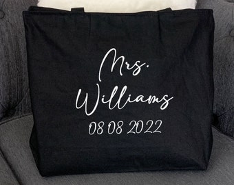 Frau Nachname Tragetasche, Braut Tragetasche, Geschenk für Braut, Bachelorette Geschenke, Braut Strand Tasche, Flitterwochen Tragetasche, Braut Tragetaschen