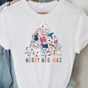 Koszulka pielęgniarki świątecznej, koszulka pielęgniarki ER na Boże Narodzenie, student pielęgniarstwa, wesoły świąteczny T-shirt farmaceuty, świąteczna koszulka farmaceuty, prezent świąteczny