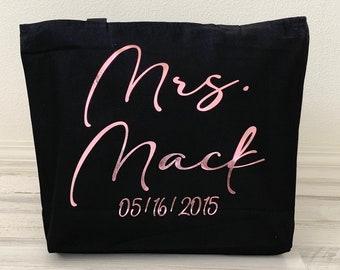 Braut Strandtasche, Flitterwochen Tragetasche, Braut Tragetaschen, Frau Nachname Tragetasche, Braut Tragetasche, Geschenk für Braut, Bachelorette Geschenke,